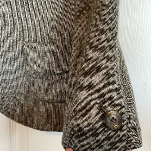Ann Taylor sz 8 P Blazer. 2 button closure. Waist coat. Herringbone design - Picture 5 of 10